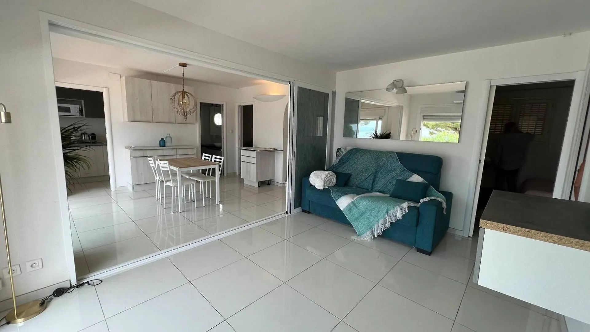 Precioso Apartamento Moderno En Primera Linea Del Mar Av-11 Roses Appartement