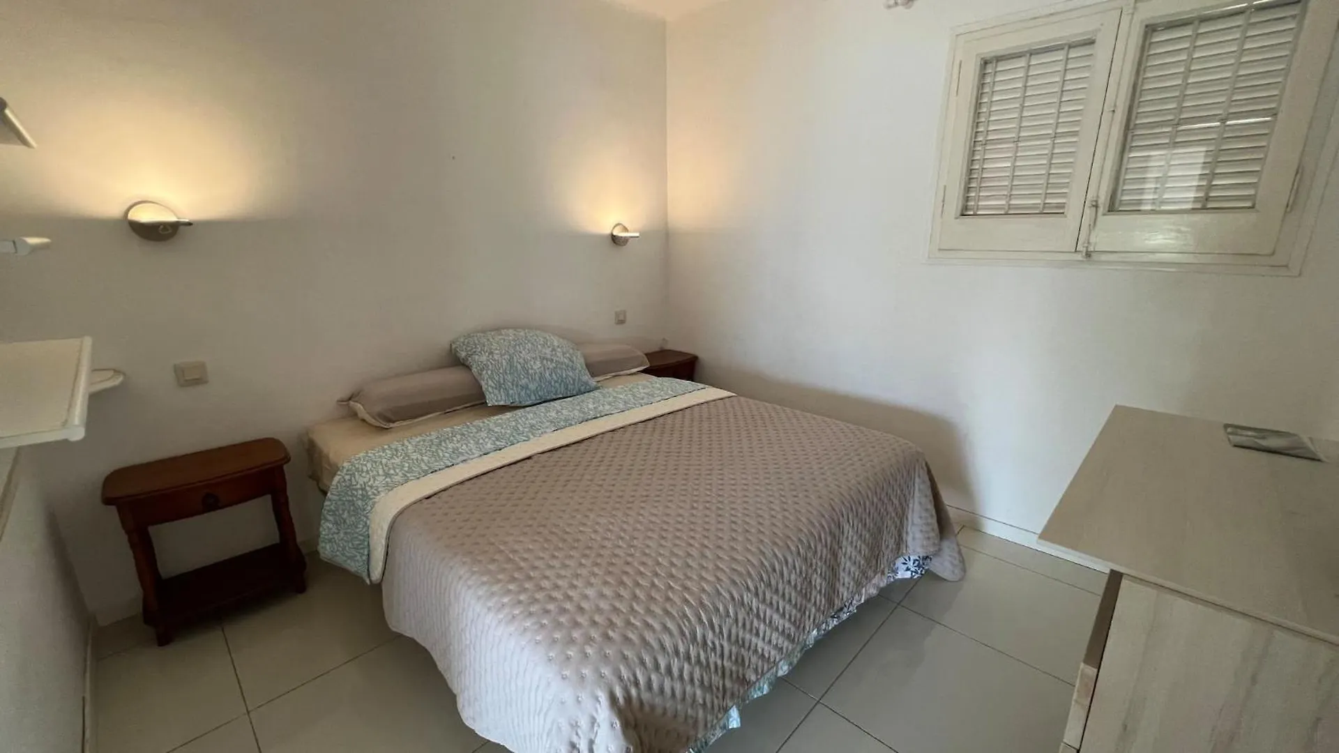 Precioso Apartamento Moderno En Primera Linea Del Mar Av-11 Roses